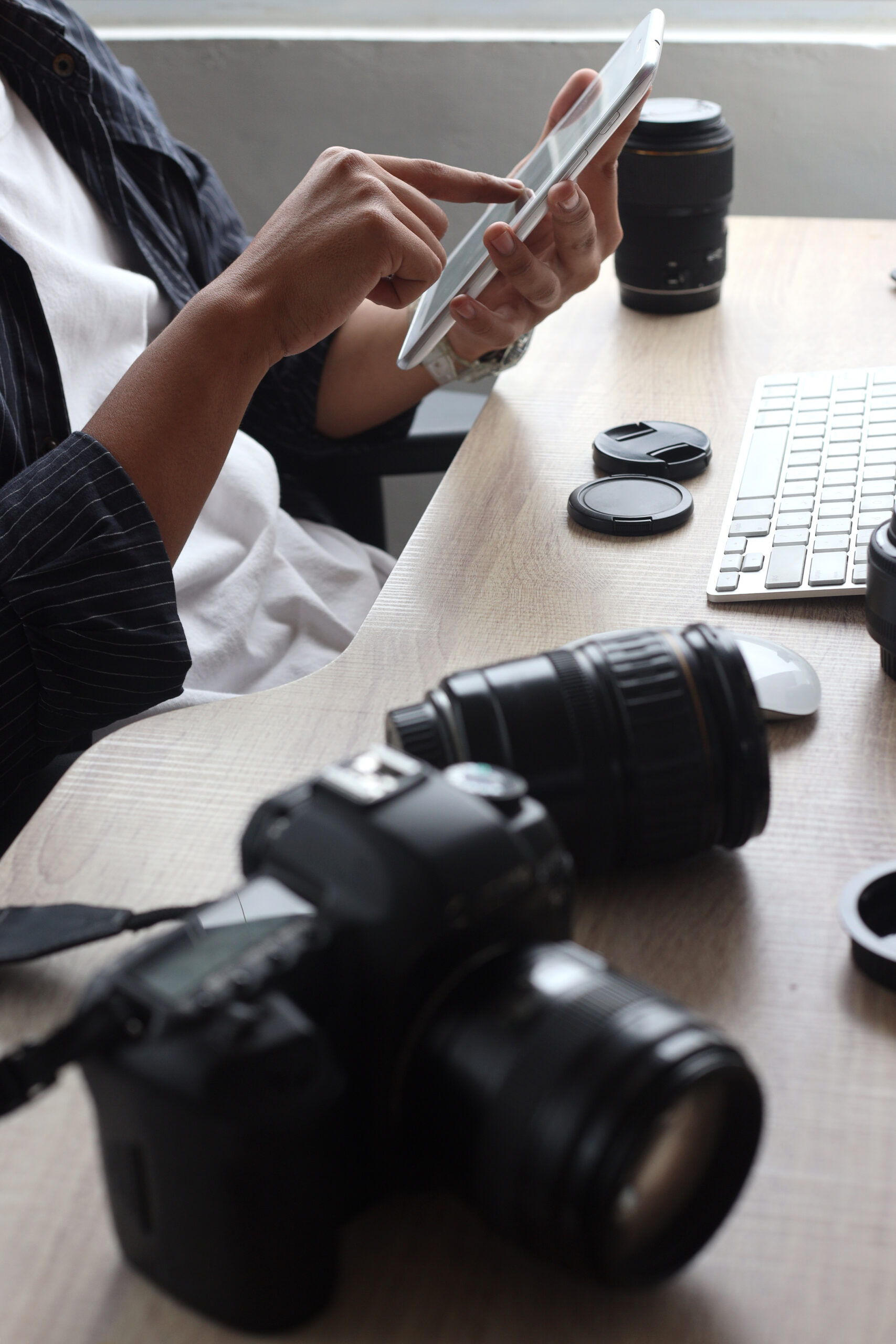 edit-photo-and-video-with-tablet-smartphone-for-so-2023-11-27-05-20-13-utc